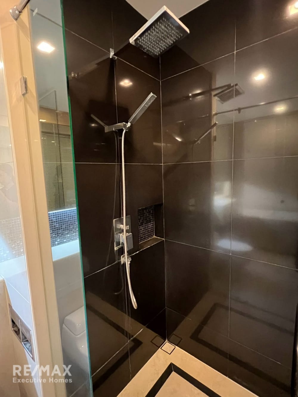 1-Zimmer-Eigentumswohnung zum Verkauf und zur Miete in The Address Asoke nahe MRT Phetchaburi 10