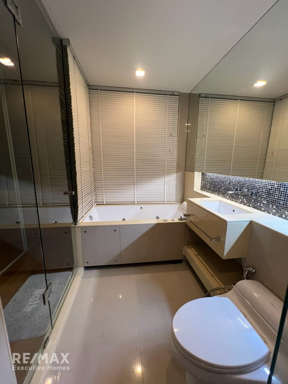 1-Zimmer-Eigentumswohnung zum Verkauf und zur Miete in The Address Asoke nahe MRT Phetchaburi 9
