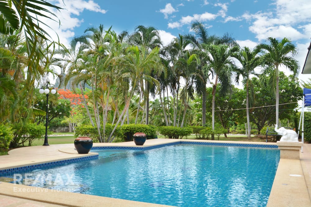 Exklusive Pool-Villa mit Bergblick auf 6 Rai Land in Cha-Am | Mountain Views & Private Oasis 24