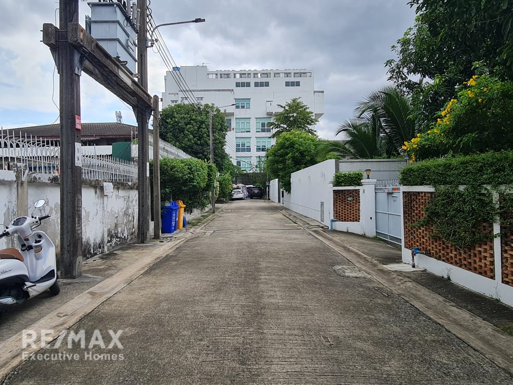 曼谷邦节站商业空间出售 10