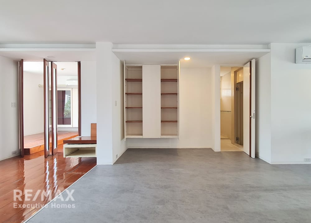 3BR Pet-Friendly Apartment | Private Whole-Floor Living in Phrom Phong 1