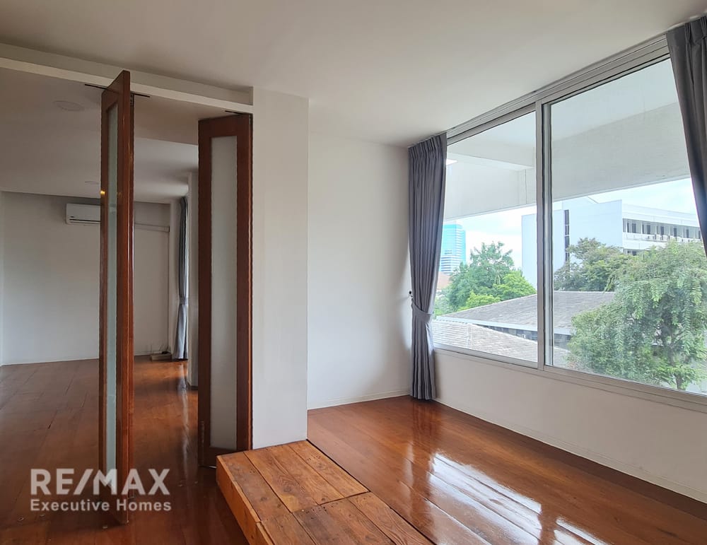 3BR Pet-Friendly Apartment | Private Whole-Floor Living in Phrom Phong 4