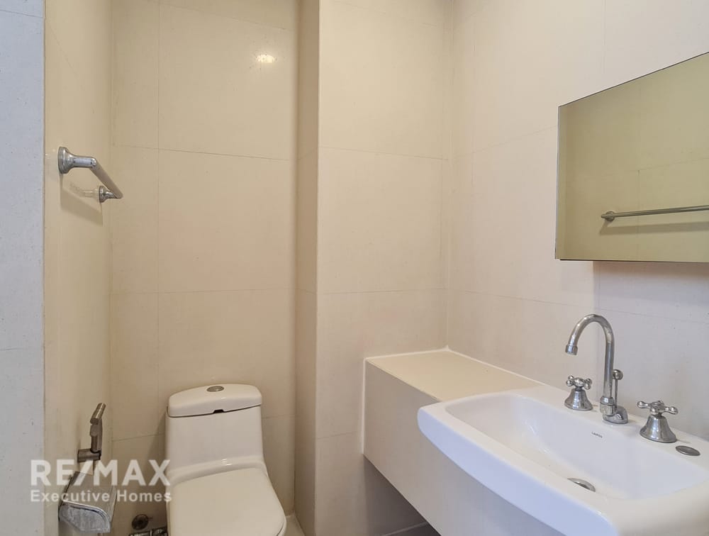 3BR Pet-Friendly Apartment | Private Whole-Floor Living in Phrom Phong 20