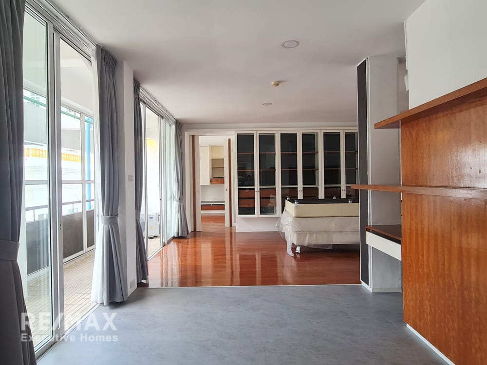 3BR Pet-Friendly Apartment | Private Whole-Floor Living in Phrom Phong 8