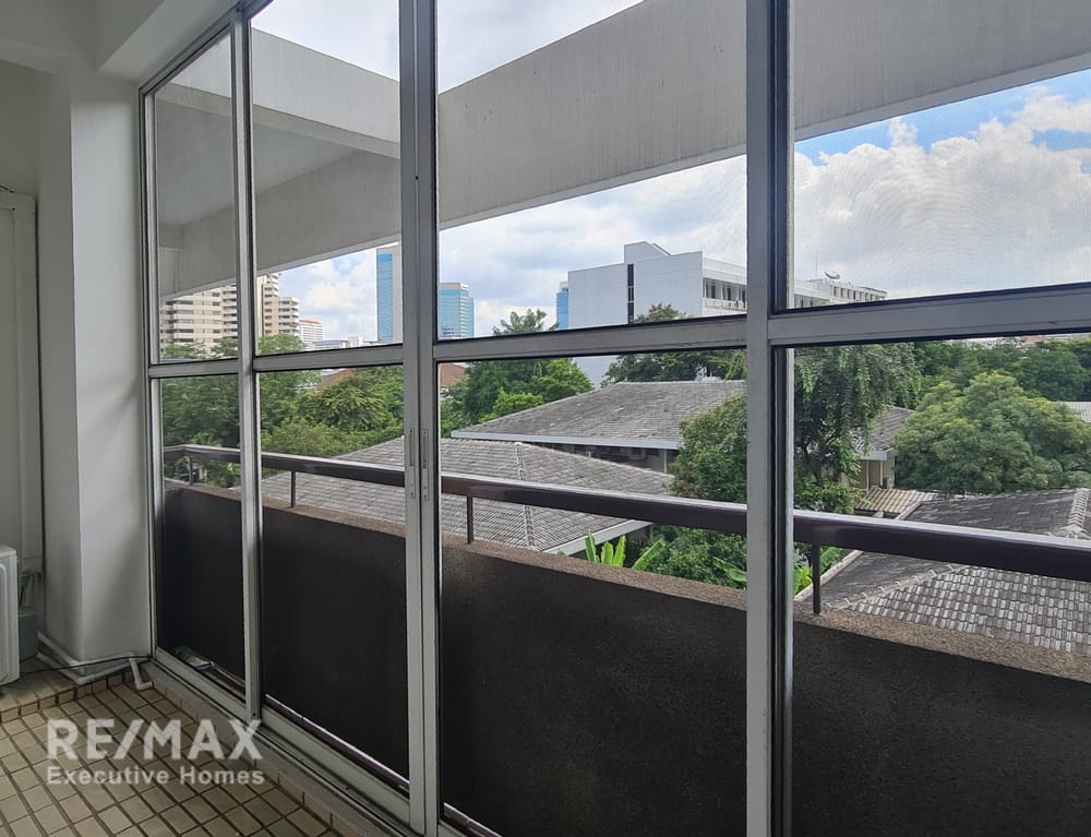 3BR Pet-Friendly Apartment | Private Whole-Floor Living in Phrom Phong 18