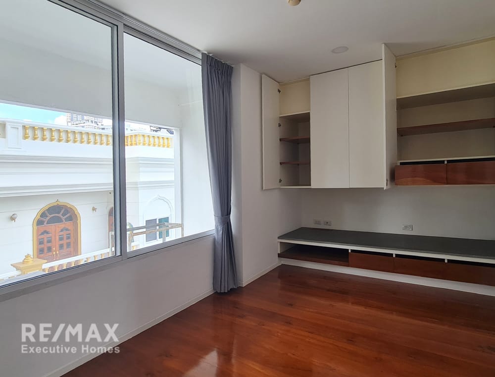 3BR Pet-Friendly Apartment | Private Whole-Floor Living in Phrom Phong 15