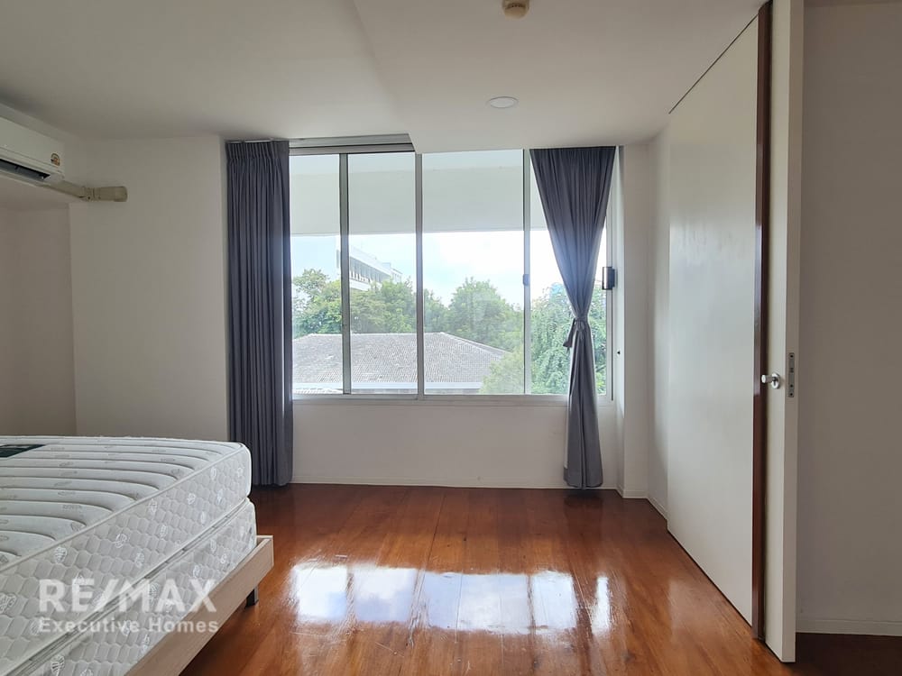 3BR Pet-Friendly Apartment | Private Whole-Floor Living in Phrom Phong 11