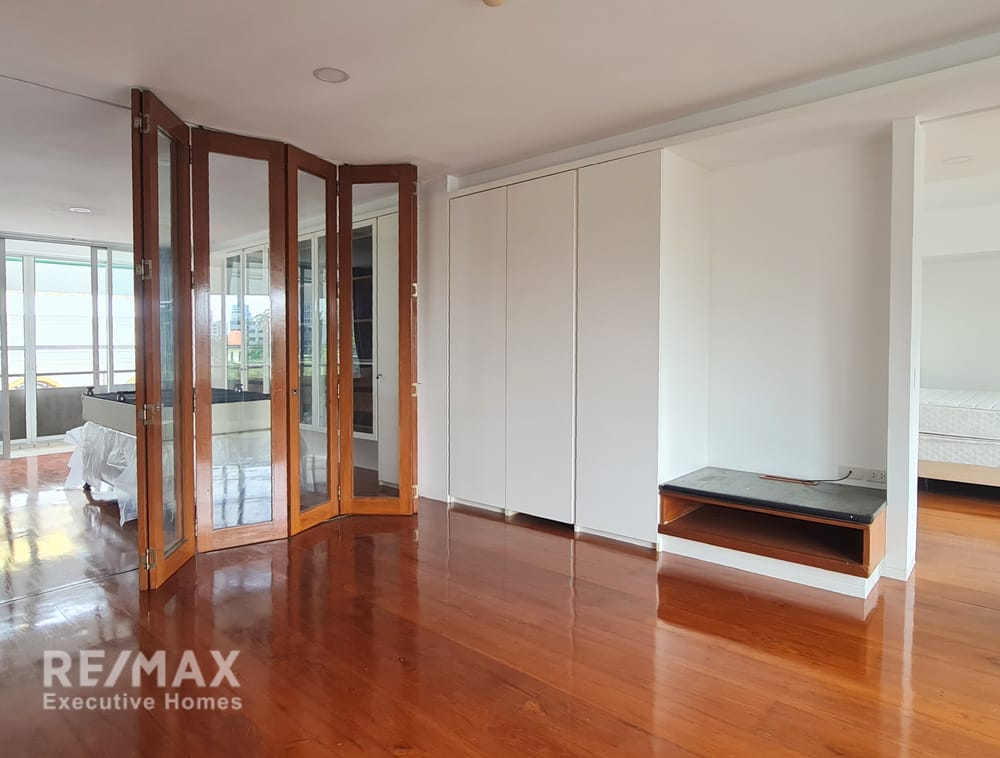 3BR Pet-Friendly Apartment | Private Whole-Floor Living in Phrom Phong 9