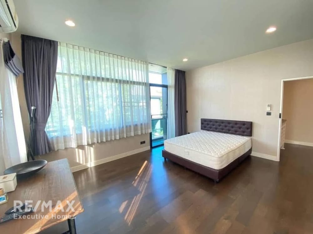 Сдаю 3-к. дом, 180м², Setthasiri KrungThep Kreetha 11