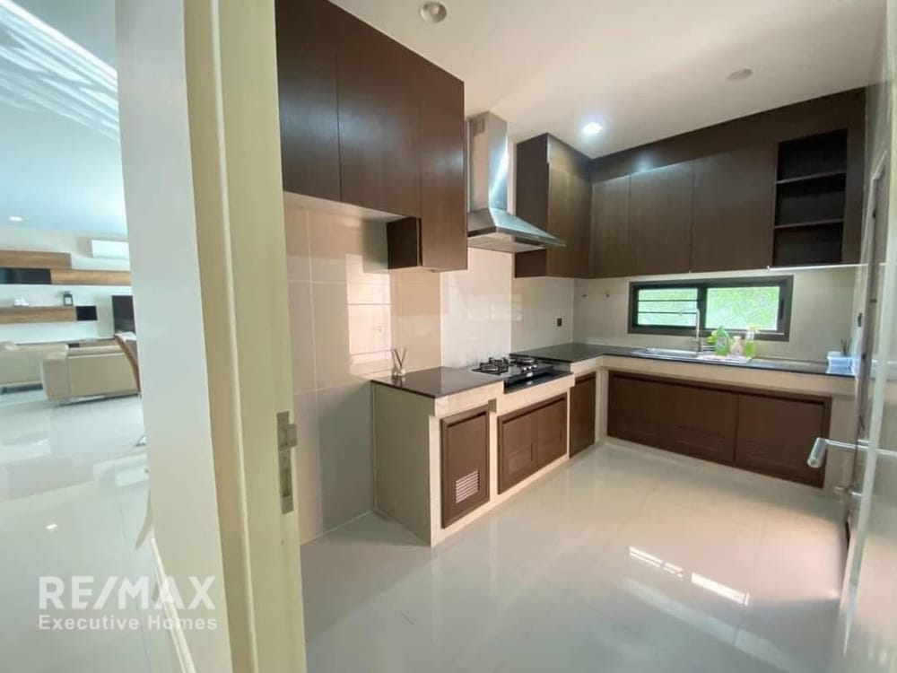 Spacious 3-Bedroom House for Rent in Setthasiri KrungThep Kreetha, Bangkok - Close to MRT Yaek Lam Sali 10