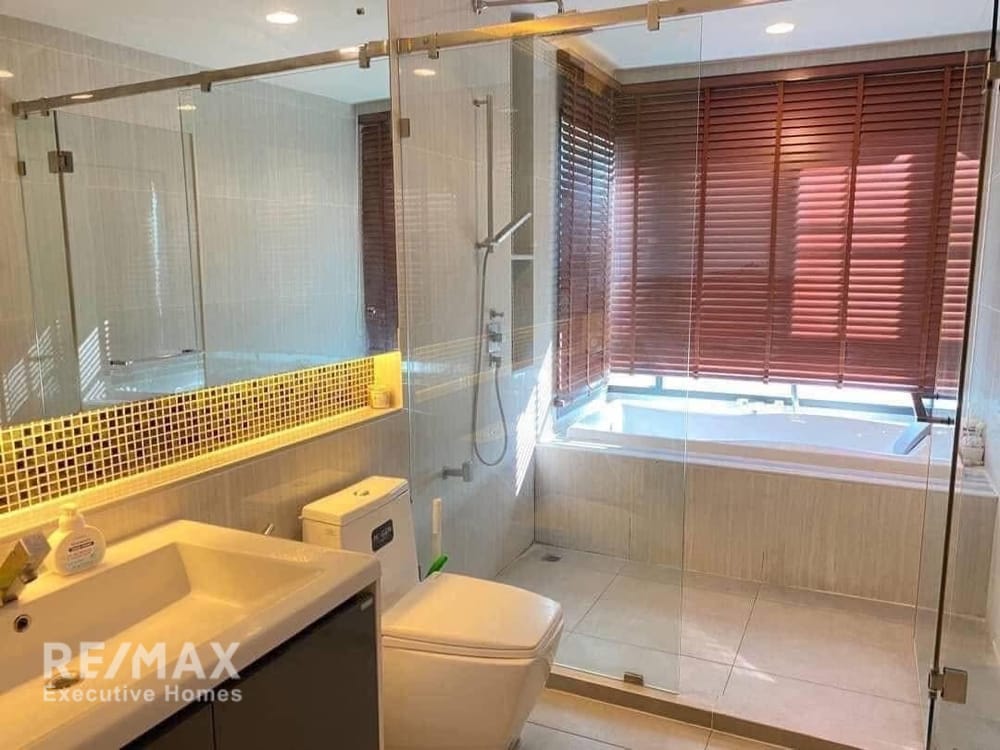 Spacious 3-Bedroom House for Rent in Setthasiri KrungThep Kreetha, Bangkok - Close to MRT Yaek Lam Sali 13