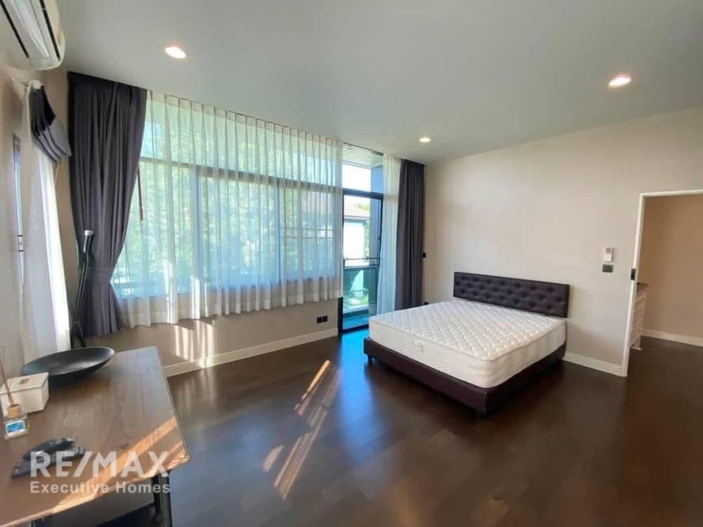 Spacious 3-Bedroom House for Rent in Setthasiri KrungThep Kreetha, Bangkok - Close to MRT Yaek Lam Sali 16