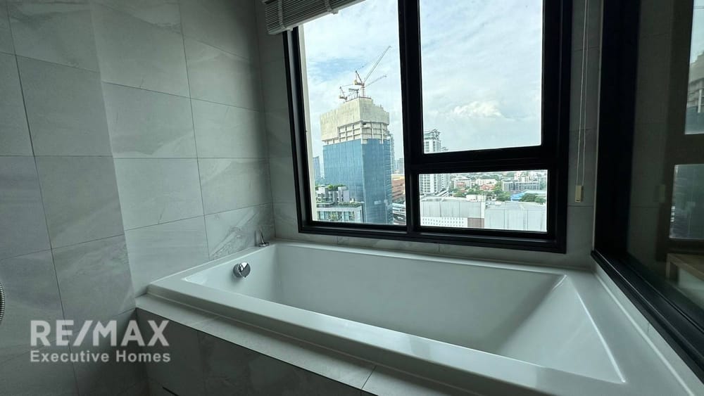 2-Bedroom Condo for Rent near BTS Ekkamai - RHYTHM Ekkamai 5