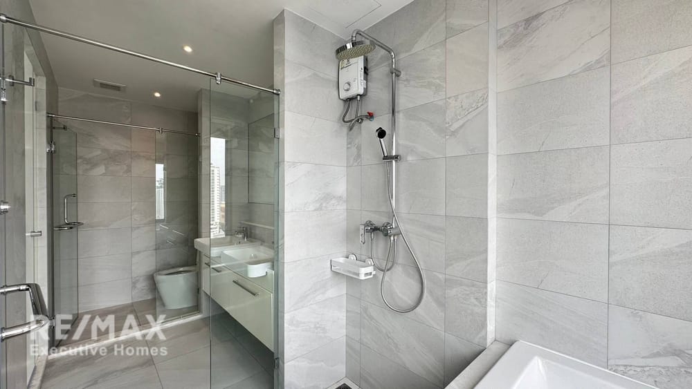 2-Bedroom Condo for Rent near BTS Ekkamai - RHYTHM Ekkamai 11