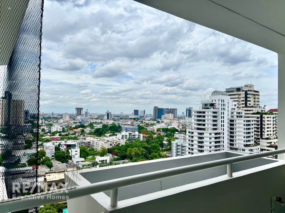 HOUSE-SIZED CONDO IN EKAMAI 10 – FULLY RENOVATED (295 SQ.M.) 9