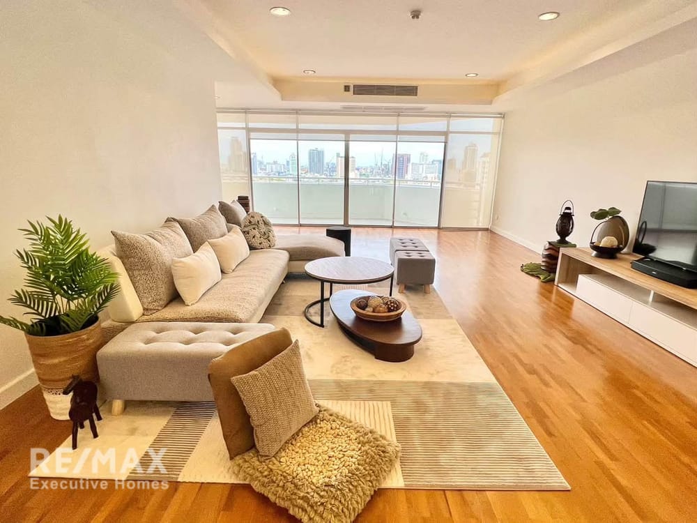 HOUSE-SIZED CONDO IN EKAMAI 10 – FULLY RENOVATED (295 SQ.M.) 2