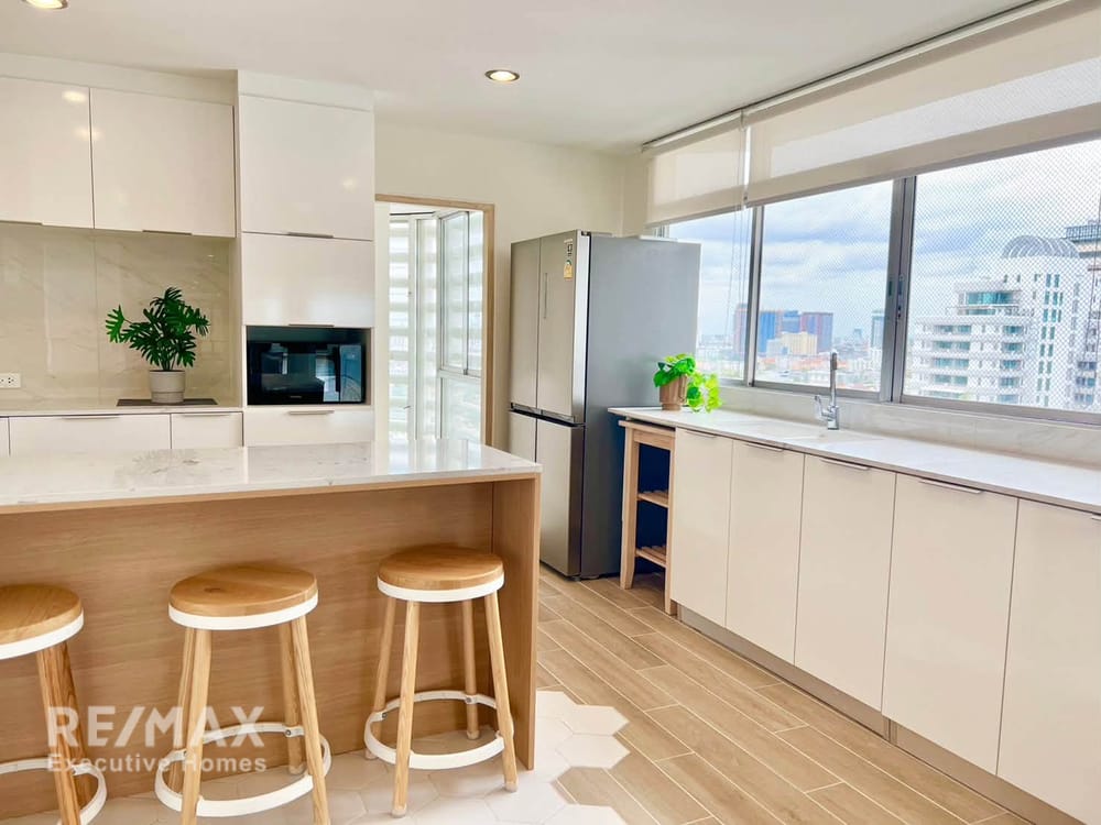 HOUSE-SIZED CONDO IN EKAMAI 10 – FULLY RENOVATED (295 SQ.M.) 4