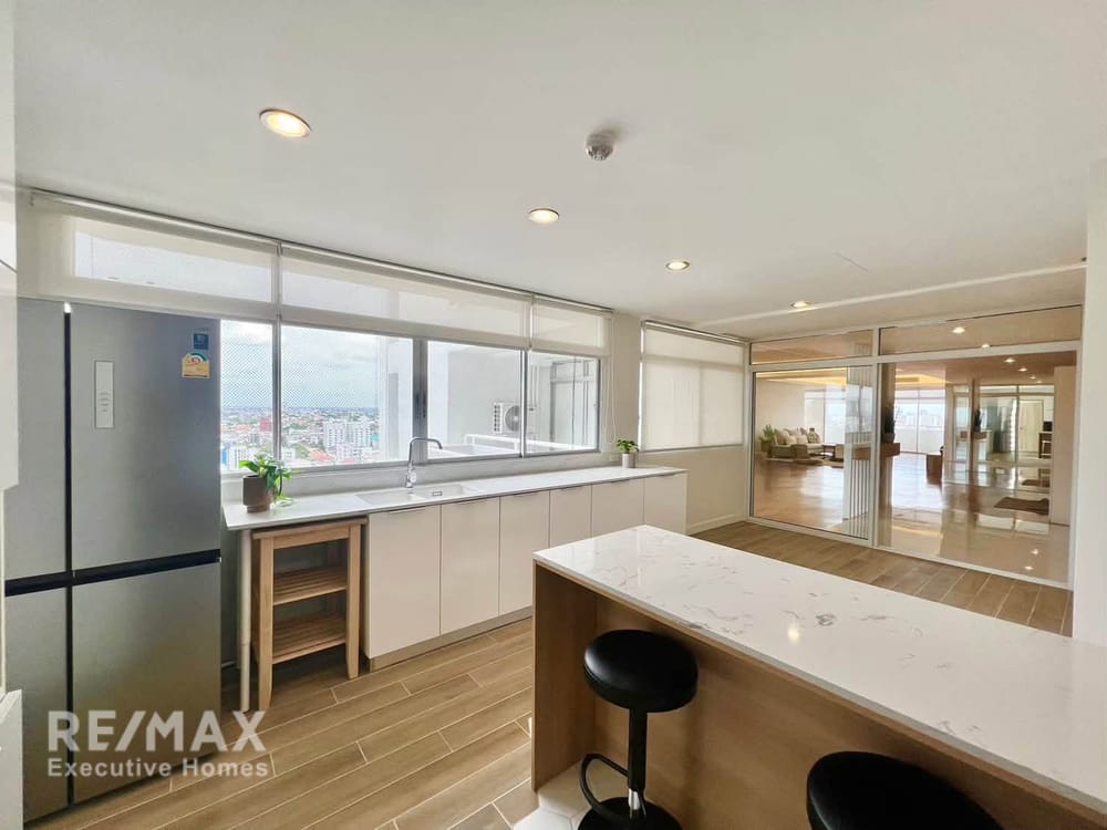 HOUSE-SIZED CONDO IN EKAMAI 10 – FULLY RENOVATED (295 SQ.M.) 5