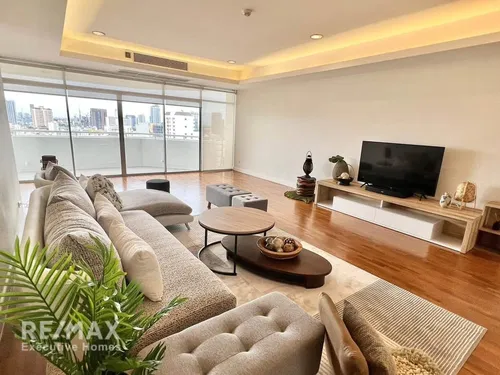house-sized-condo-in-ekamai-10-fully-renovated-295-sqm-exh-71