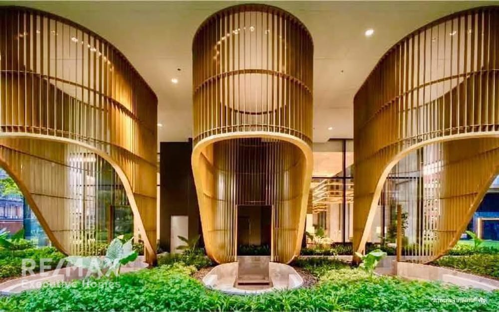 Luxury 1-Bedroom Condo for Rent at 28 Chidlom, Near BTS Chit Lom 23