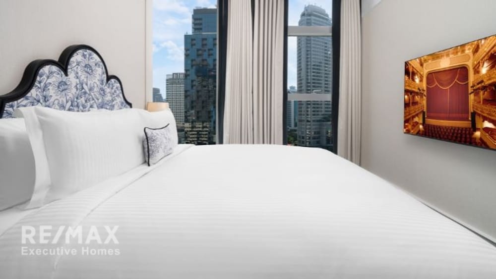 ให้เช่าเซอร์วิสอพาร์ตเมนต์หรู 210,000.- NET | ลา แคลฟ์ แบงค็อก (La Clef Bangkok) โครงการระดับซูเปอร์ลักชัวรีเปิดใหม่ล่าสุด ทำเลทองสุขุมวิท 38 ติดรถไฟฟ้า BTS ทองหล่อ | ห้องพักหรูขนาดใหญ่ 2 ห้องนอน 2 ห้องน้ำ ขนาด 95 ตร.ม. | ไฮไลท์สุดแรร์: เซอร์วิสอพาร์ตเมนต์ที่อนุญาตให้เลี้ยงสัตว์ได้ (Pet-Friendly Serviced Apartment) | แพ็คเกจสุดอลังการราคานี้รวมค่าน้ำ+ค่าไฟไม่จำกัด, บริการแม่บ้าน 3 ครั้ง/สัปดาห์, บริการบัตเลอร์ส่วนตัว (Butler) และสิทธิ์เข้าเลาจน์ดื่มกาแฟและค็อกเทลฟรีทุกวัน พร้อมเข้าอยู่ทันที 8