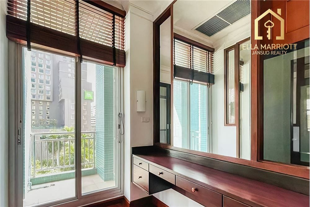 For Rent - 4 Bedroom Penthouse Condo in Sukhumvit 2, Near BTS Ploenchit 6