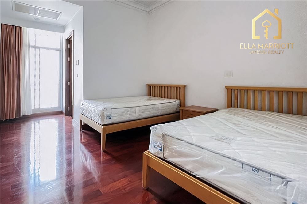 For Rent - 4 Bedroom Penthouse Condo in Sukhumvit 2, Near BTS Ploenchit 7