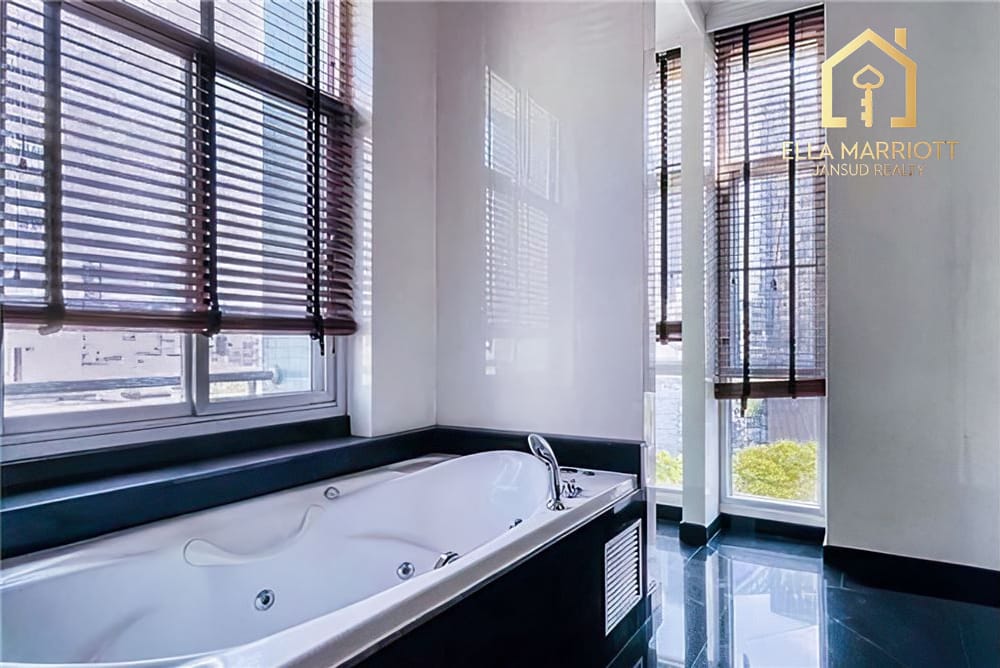 For Rent - 4 Bedroom Penthouse Condo in Sukhumvit 2, Near BTS Ploenchit 9