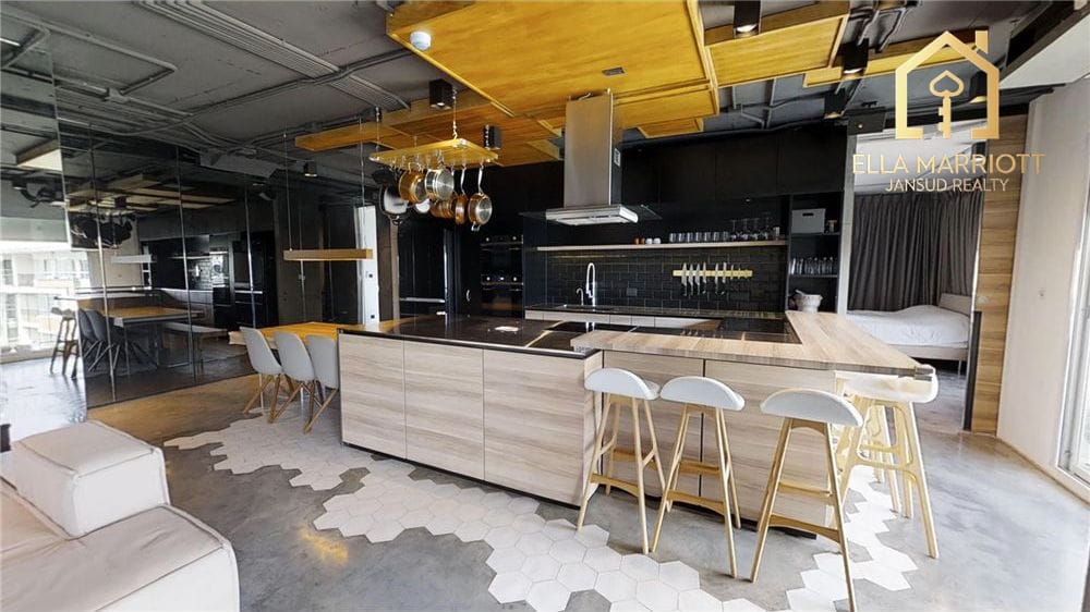 The Clover Thonglor Soi 8 | Heart of Thonglor | High Floor | 85K 1