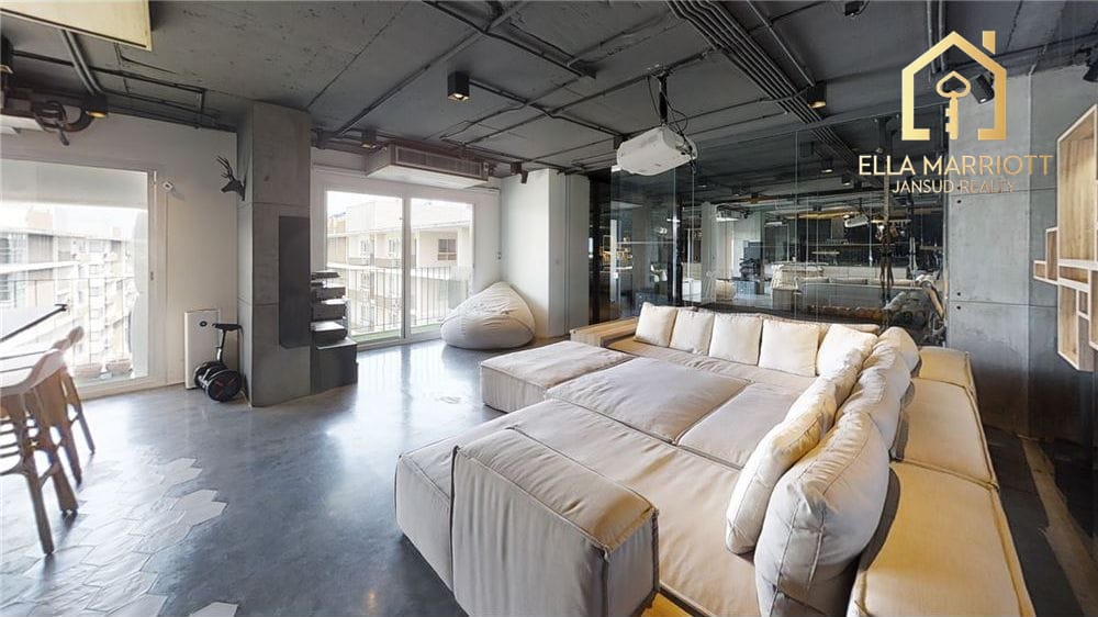 The Clover Thonglor Soi 8 | Heart of Thonglor | High Floor | 85K 2