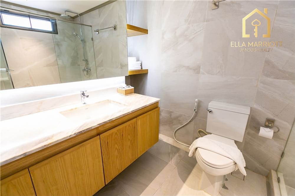 2-Zimmer-Eigentumswohnung in Ekkamai 10 mit Salzwasser-Dachpool und BTS-Shuttle 10