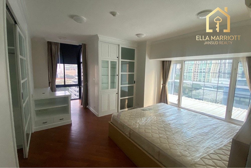 3-Bedroom Condo at Sithakarn Chidlom - 240sqm with 2 Private Lifts 10