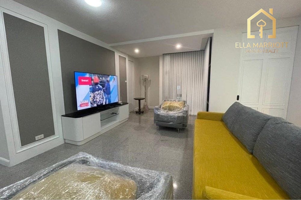 3-Bedroom Condo at Sithakarn Chidlom - 240sqm with 2 Private Lifts 2
