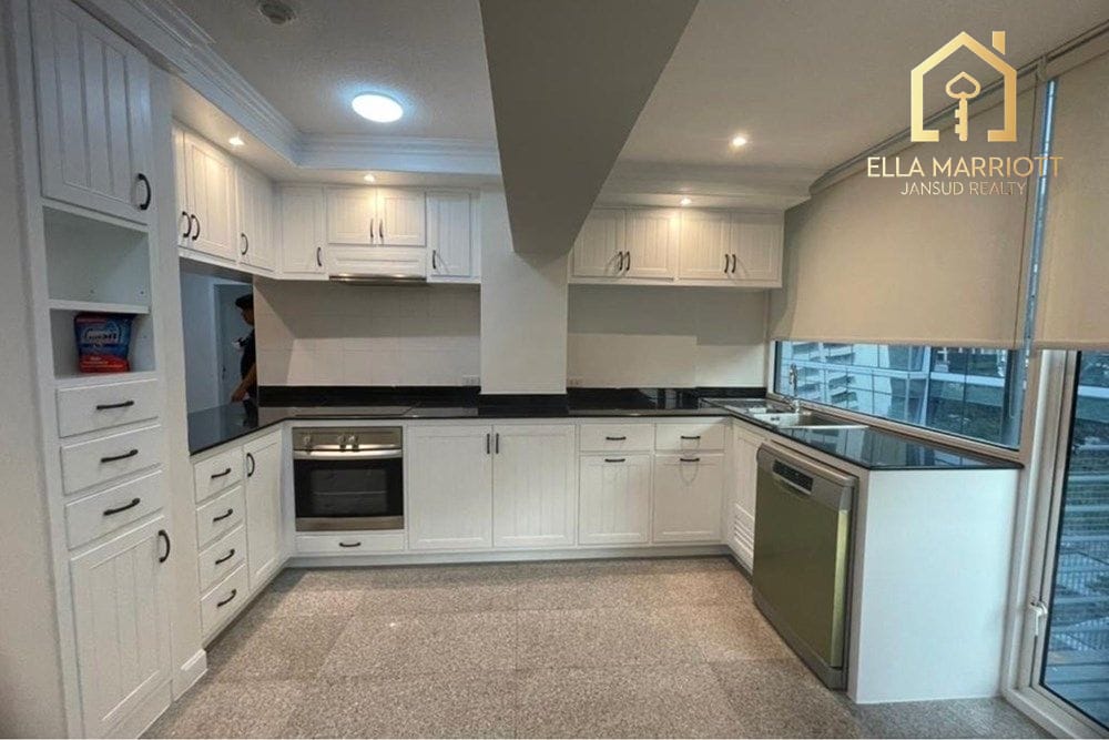 3-Bedroom Condo at Sithakarn Chidlom - 240sqm with 2 Private Lifts 4