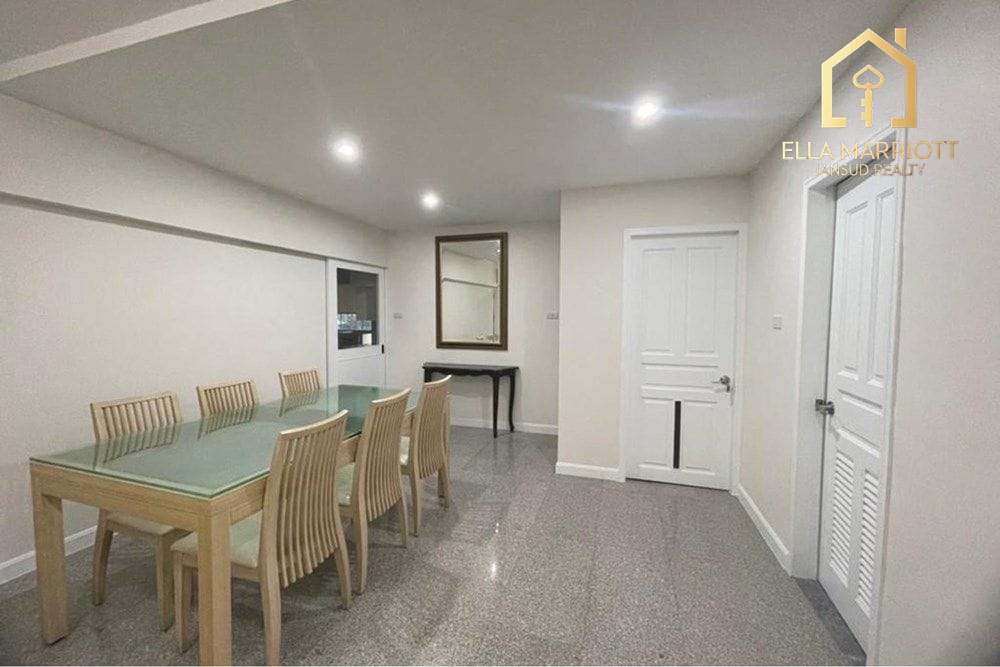 3-Bedroom Condo at Sithakarn Chidlom - 240sqm with 2 Private Lifts 5
