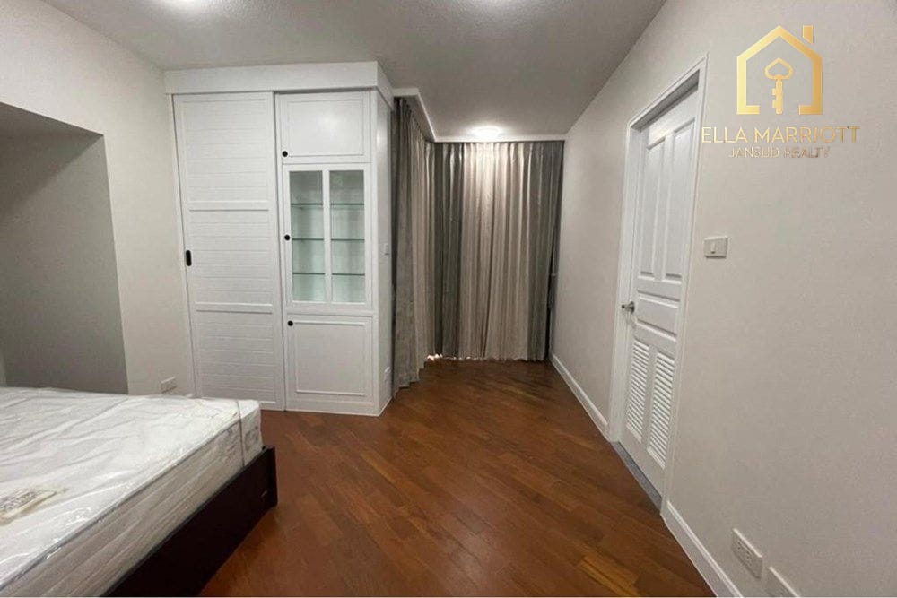 3-Bedroom Condo at Sithakarn Chidlom - 240sqm with 2 Private Lifts 8