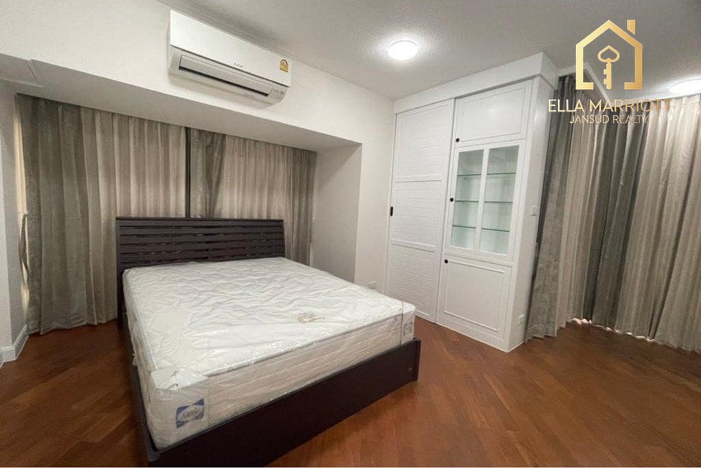 3-Bedroom Condo at Sithakarn Chidlom - 240sqm with 2 Private Lifts 9