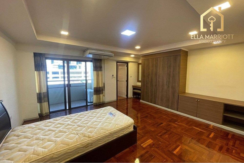 3-Bedroom Condo for Rent at Sukhumvit 39 - 280sqm, Pet-Friendly 10
