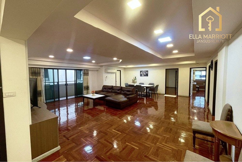 3-Bedroom Condo for Rent at Sukhumvit 39 - 280sqm, Pet-Friendly 2