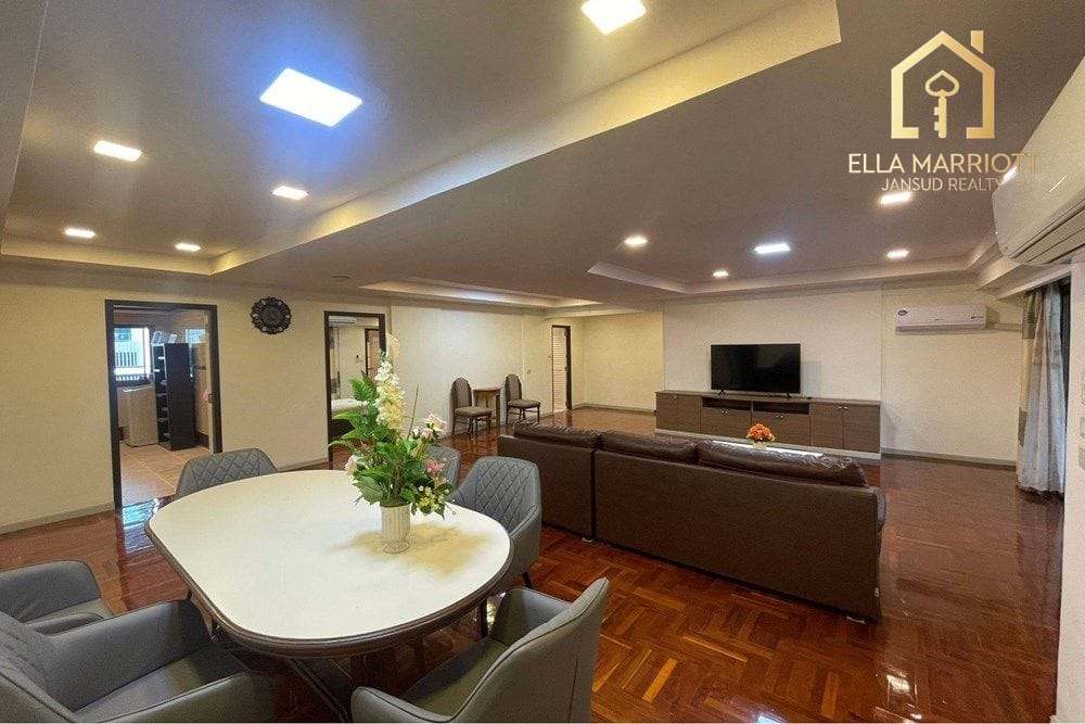 3-Bedroom Condo for Rent at Sukhumvit 39 - 280sqm, Pet-Friendly 4
