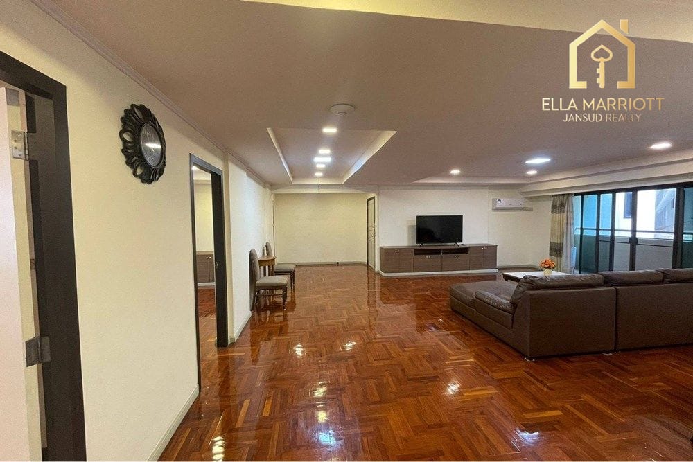 3-Bedroom Condo for Rent at Sukhumvit 39 - 280sqm, Pet-Friendly 6