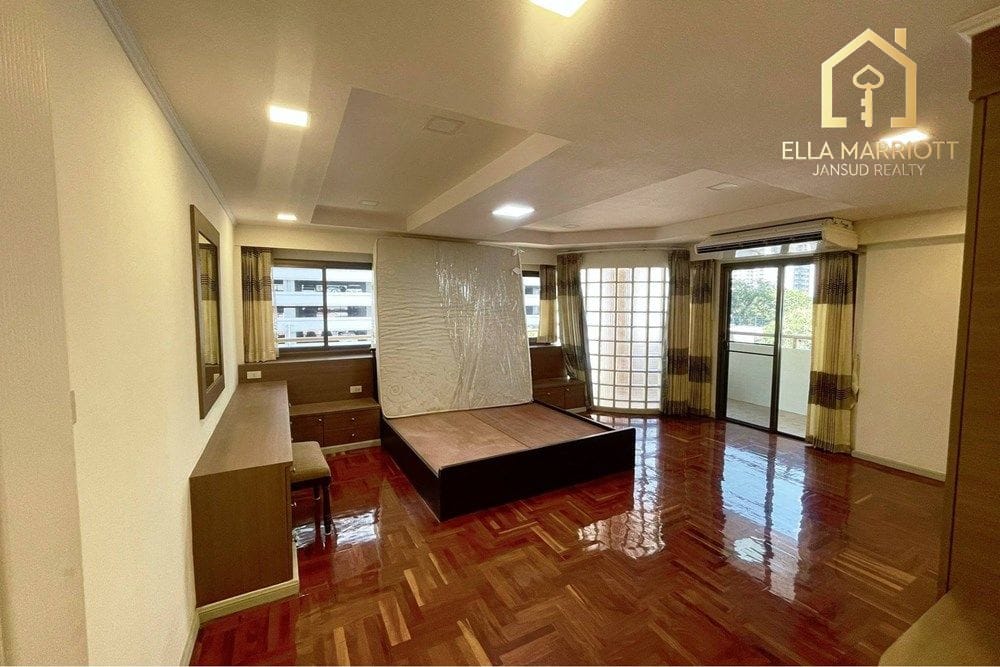 3-Bedroom Condo for Rent at Sukhumvit 39 - 280sqm, Pet-Friendly 8