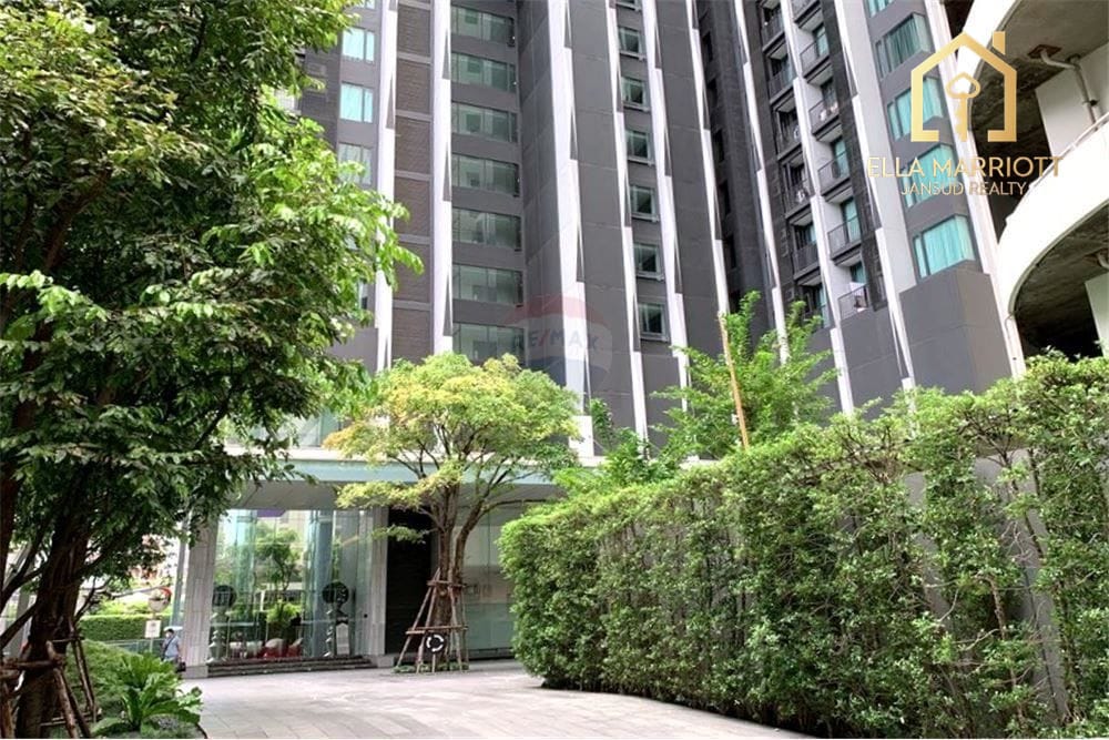 Modern Urban Condo in the Heart of Bangkok 11