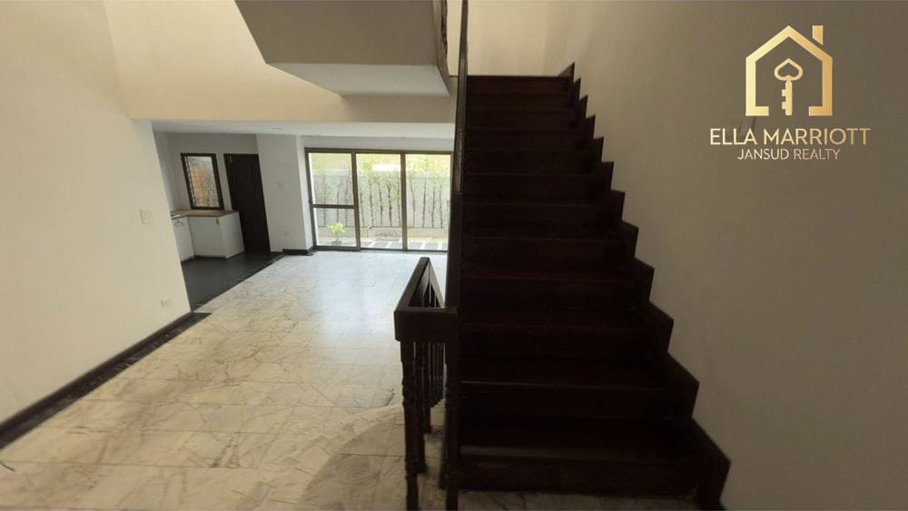 Luxurious Townhouse in Bangkok's Watthana District 3