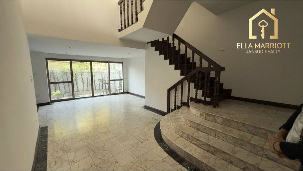 Luxurious Townhouse in Bangkok's Watthana District 4