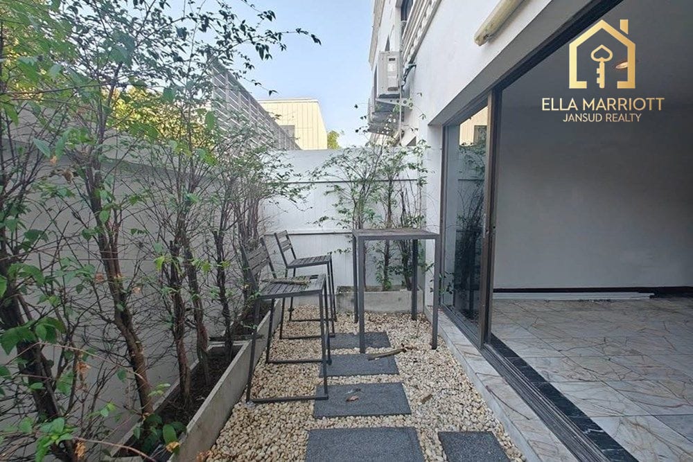 Luxurious Townhouse in Bangkok's Watthana District 7