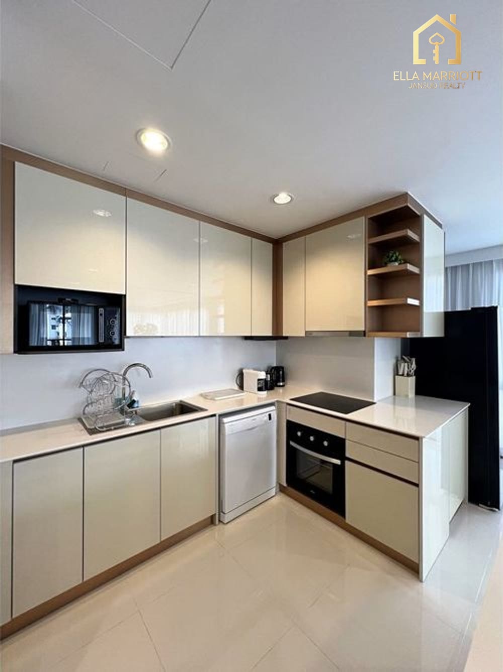 4-Bedroom Condo for Rent - 229sqm Family Suite, Newly Renovated 11