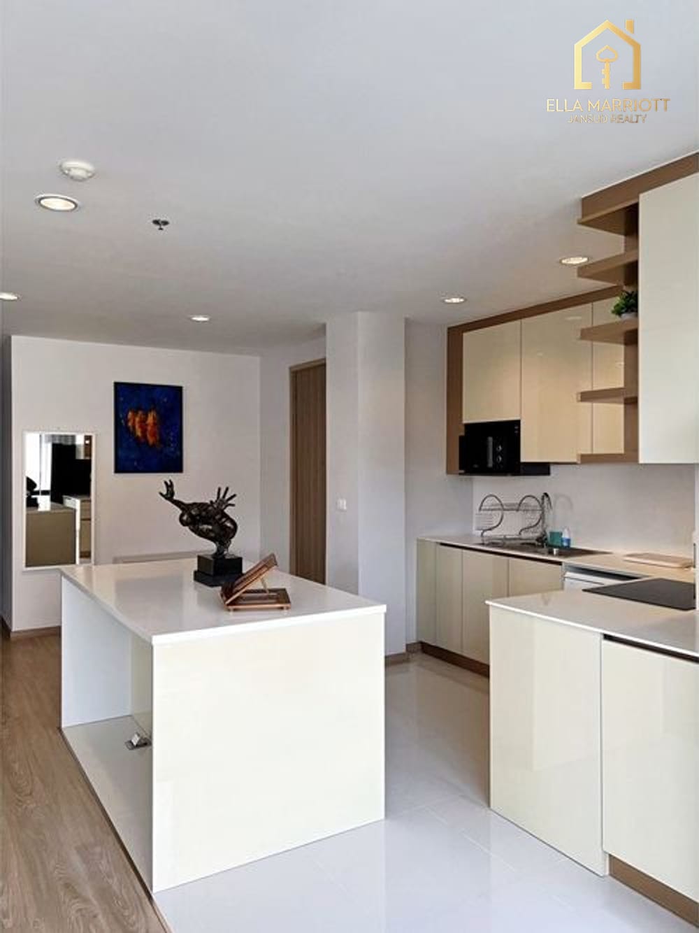 4-Bedroom Condo for Rent - 229sqm Family Suite, Newly Renovated 12