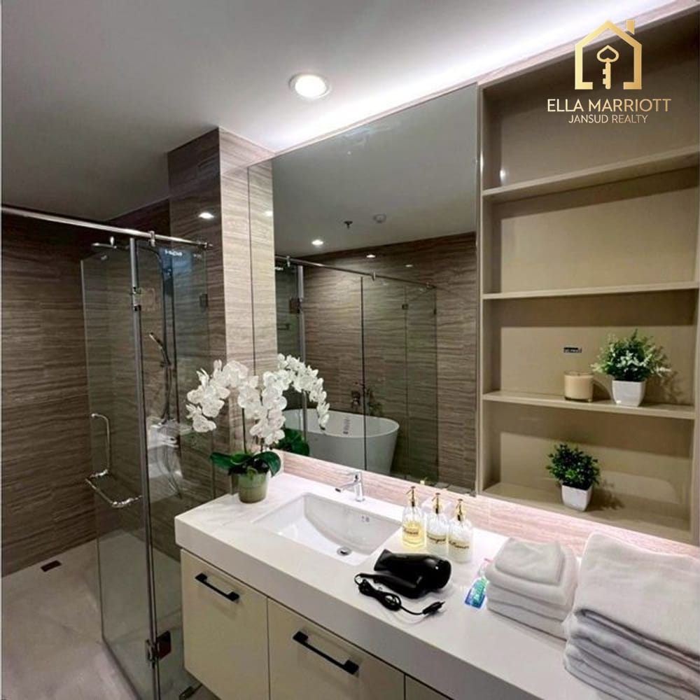 4-Bedroom Condo for Rent - 229sqm Family Suite, Newly Renovated 13