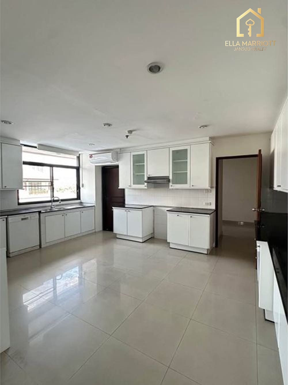 4-Bedroom Condo for Rent - 830sqm Duplex with Private Garden 15
